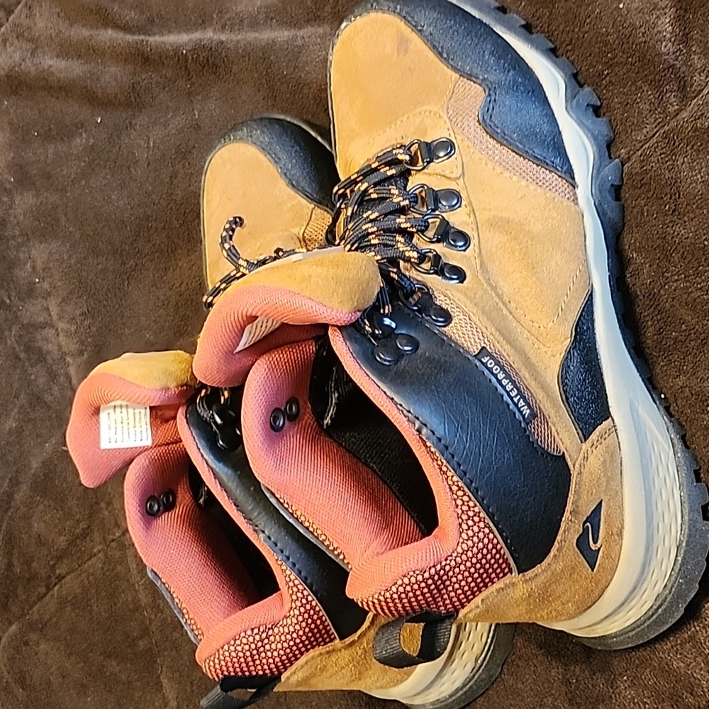 Ozark Trail Waterproof Hiking Boots Size 8